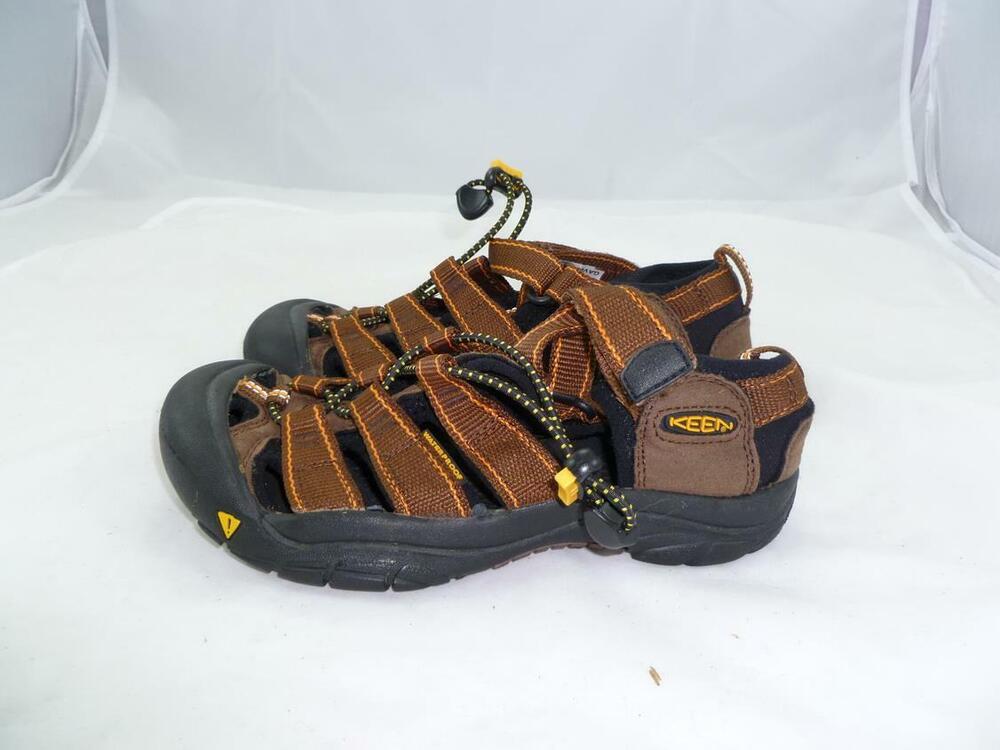 KEEN NEWPORT KIDS BOYS 2 USED BROWN BUNGEE CORD SYNTH SANDALS/WATER SHOES/HIKING